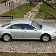 Test Audi A8: Na silnici jako v obýváku Co se vám vybaví při vyslovení Audi A8? Obrovské luxusní auto pro generálního ředitele, úspěšného podnikatele a podobně? Mě taky. Ale to je pravda jen z poloviny, což si vysvětlíme...