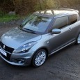 Rychlotest Suzuki Swift Sport: Je malý, ale hodně zábavný Po dlouhé době se nám do garáže dostalo auto, které má sloužit hlavně řidiči pro zábavu. A jde mu to opravdu skvěle! Malé rozměry, kola v rozích karoserie, nízká hmotnost...