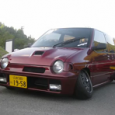 I tohle je tuning: Rozšlápnuté Suzuki Alto – video Vzpomínáte si na rozsednutou Toyotu Celica? To je nic oproti tomuhle Suzuki Alto z roku 1990. Kdybyste auto potkali někde zaparkované, možná byste si řekli, že má vylomená zadní kola…...