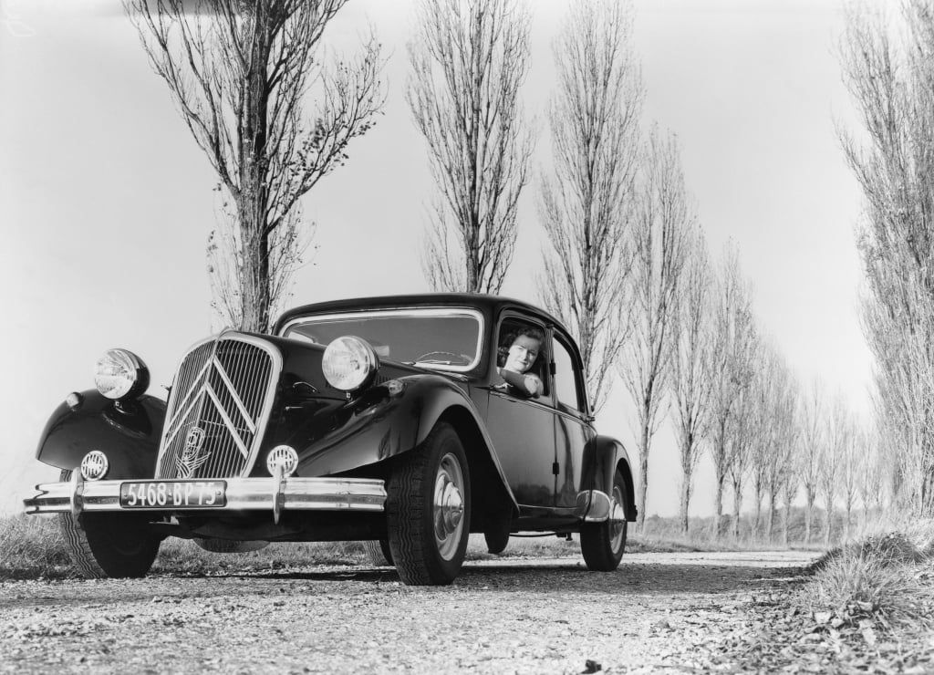 1955-Citroen-Traction-Avant-Sans-Frontieres- 11BL