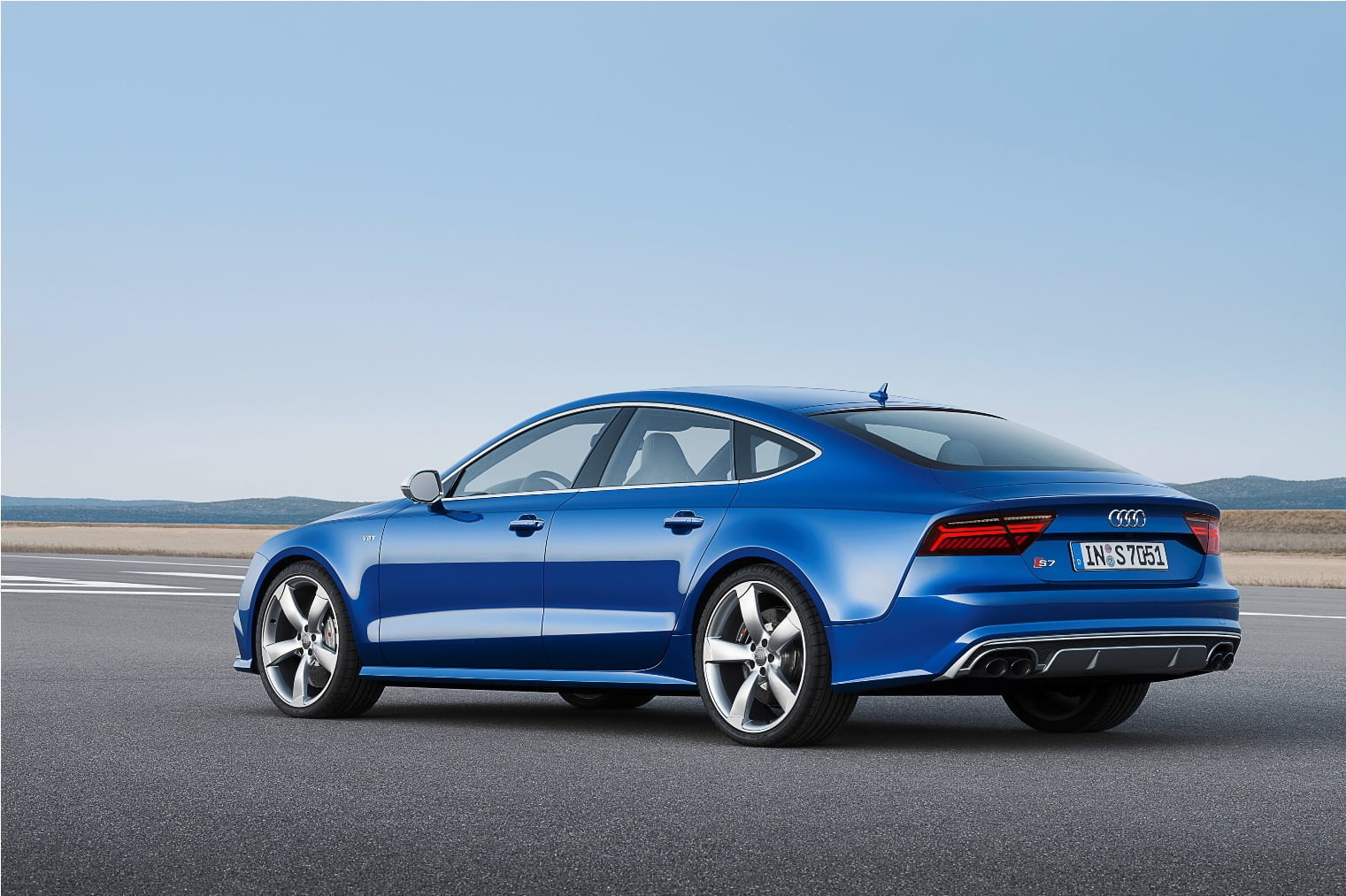 Standaufnahme    Farbe: Sepangblau    Verbrauchsangaben Audi S7 Sportback 4.0 TFSI quattro:Kraftstoffverbrauch kombiniert in l/100 km: 9,6;CO2-Emission kombiniert in g/km: 225