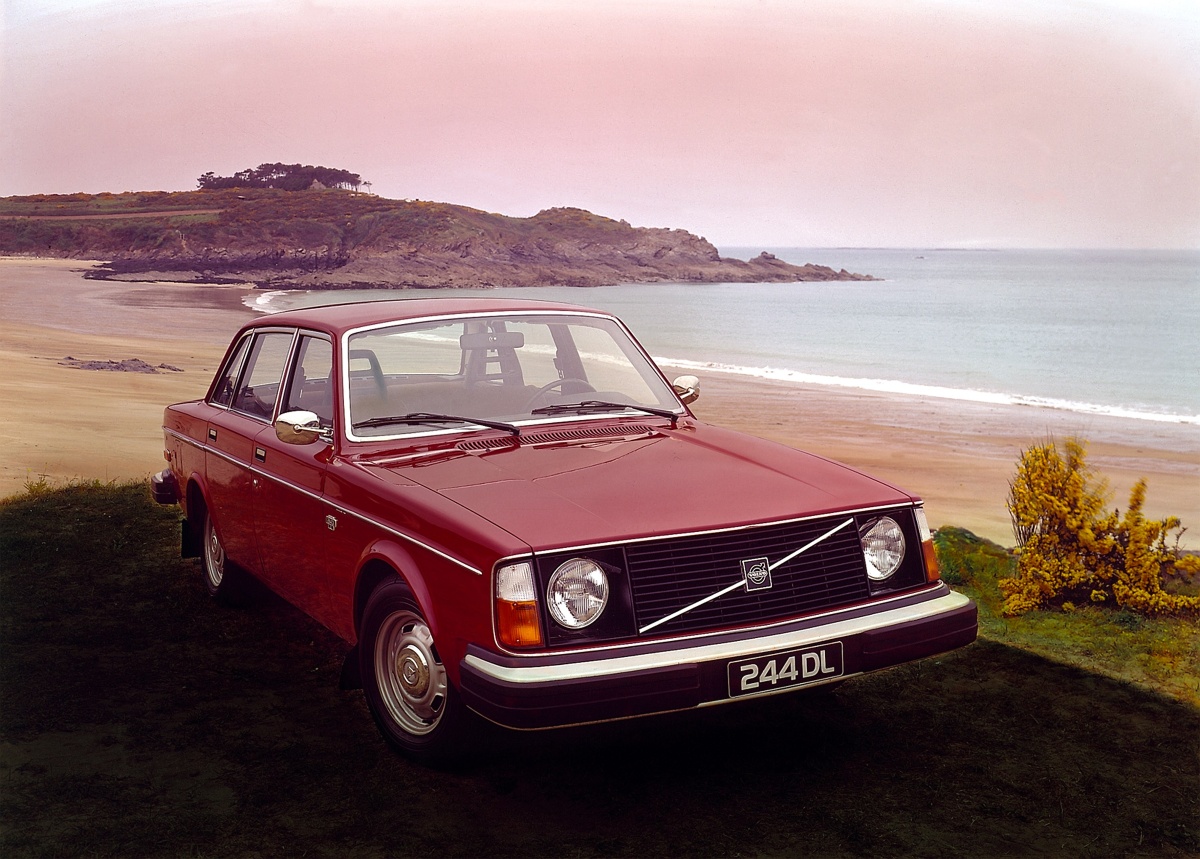 1974-Volvo-240-01
