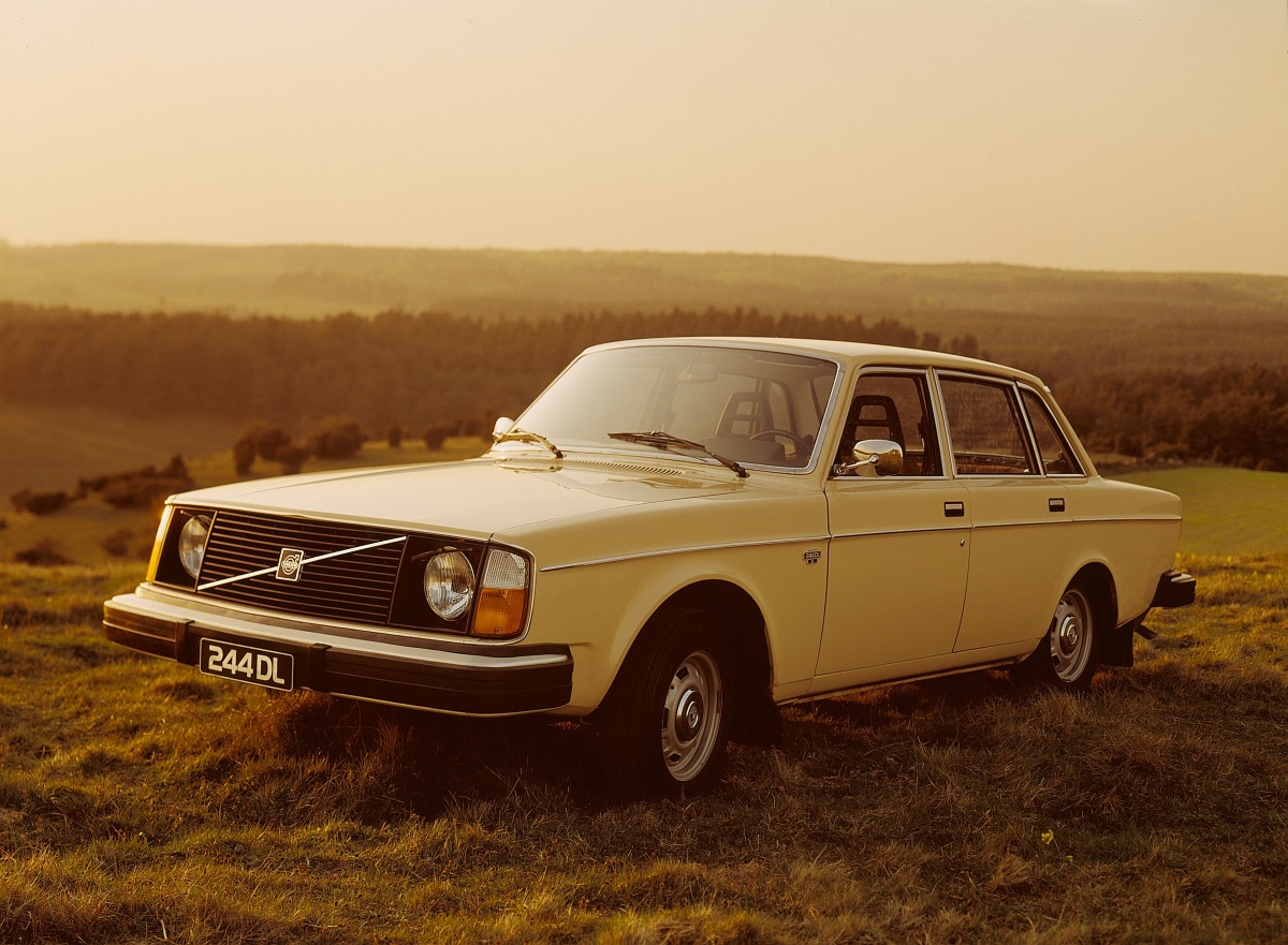 1974-Volvo-240-03