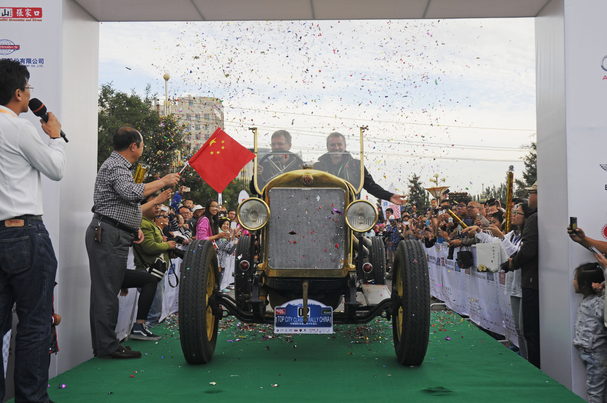 Crowds delighted with iconic SKODA classics in China 1
