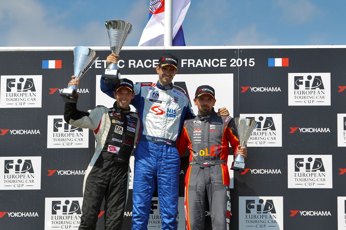 SEAT-Leon-Cup-Racer-Petr-Fulin-ETCC-Paul-Ricard-2015-03