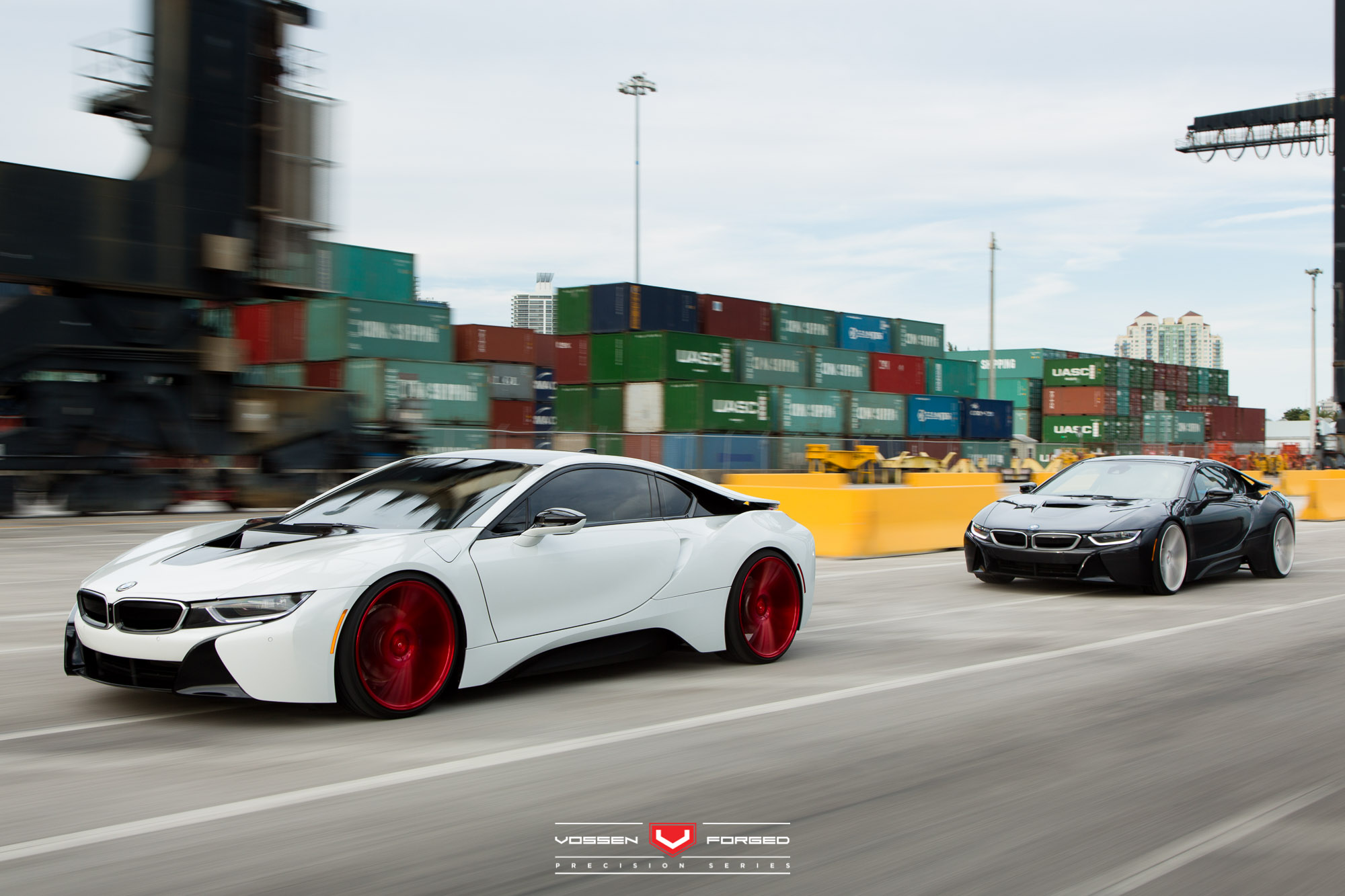 bmw-i8-duo-drift-on-vossen-forged-wheels-in-miami-video-96106_1