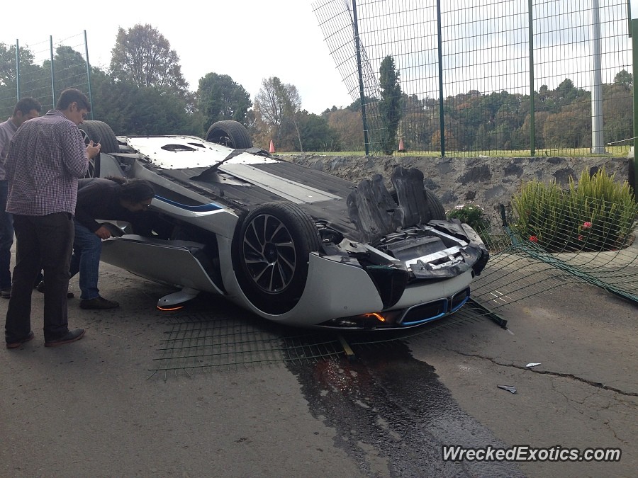 bmw-i8-flips-during-test-drive-crash-in-mexico-doors-open-tightly_2