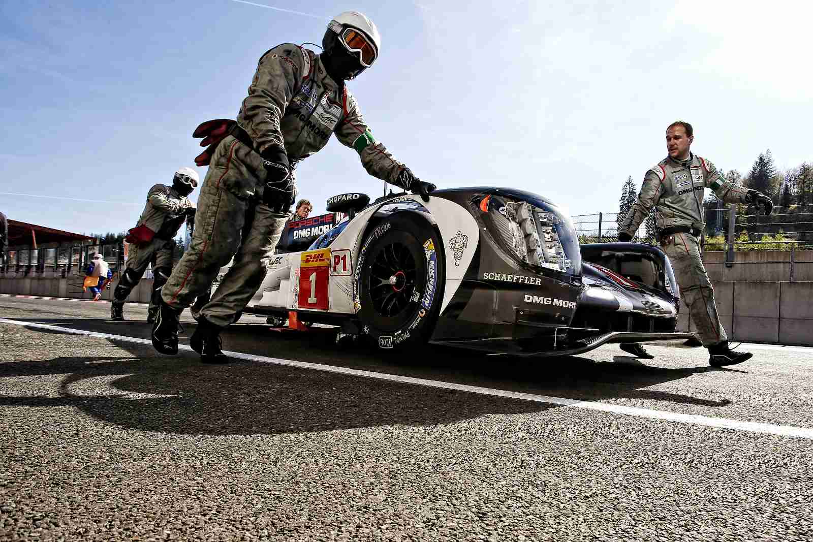 Porsche-LMP1-hybrid-02