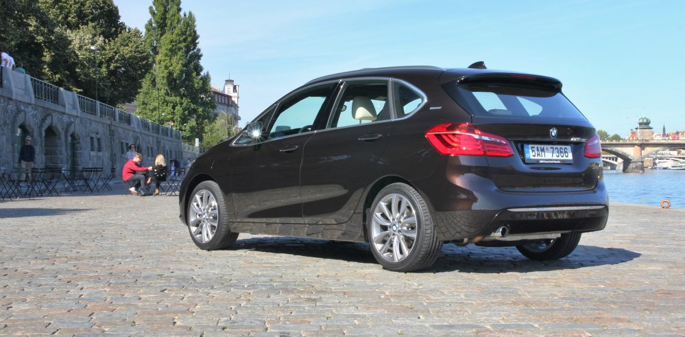 test-bmw-225xe-at-p1